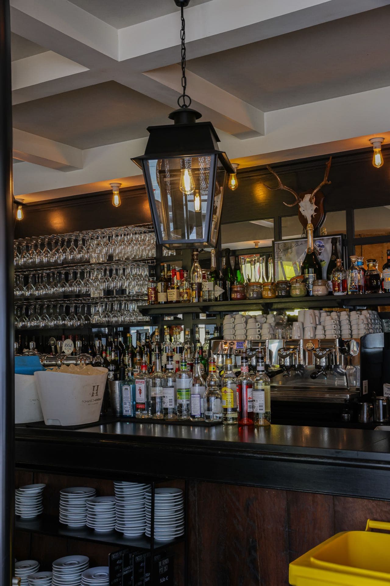 Le bar du Passage Saint-Honoré et ses bouteilles