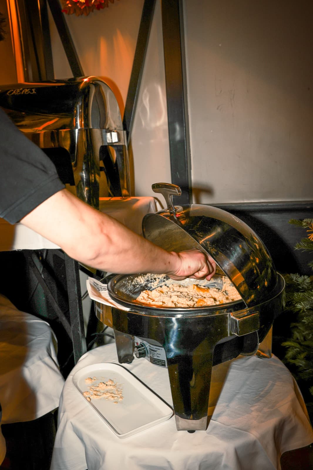 Service au buffet chaud
